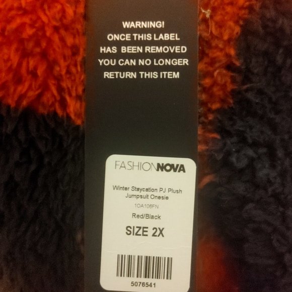 Fashion nova fuzzy plaid 2x womans onesie - Picture 3 of 3